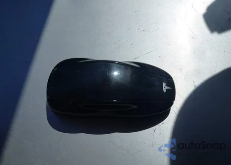 2018 Tesla Model S 100D/75D/P100D z USA, uszkodzony, nr VIN 5YJSA1E25JF281463